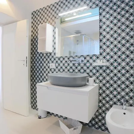 Guesthost - I Miracoli Apartment